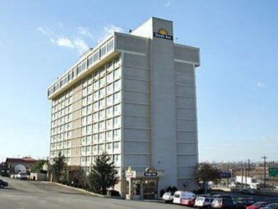 Отель Ramada By Wyndham Норт-Берген Экстерьер фото